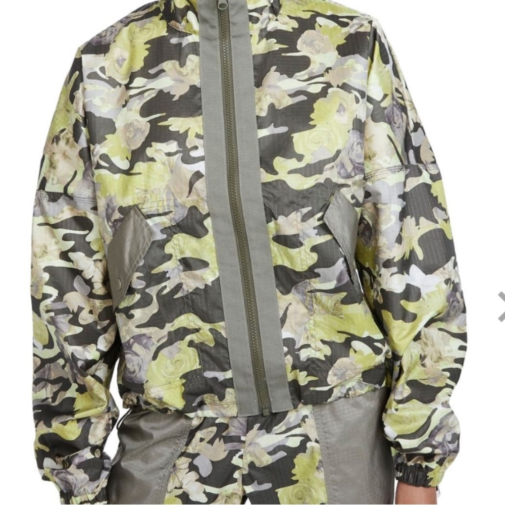 Nike jacket large - crop camouflage rose green